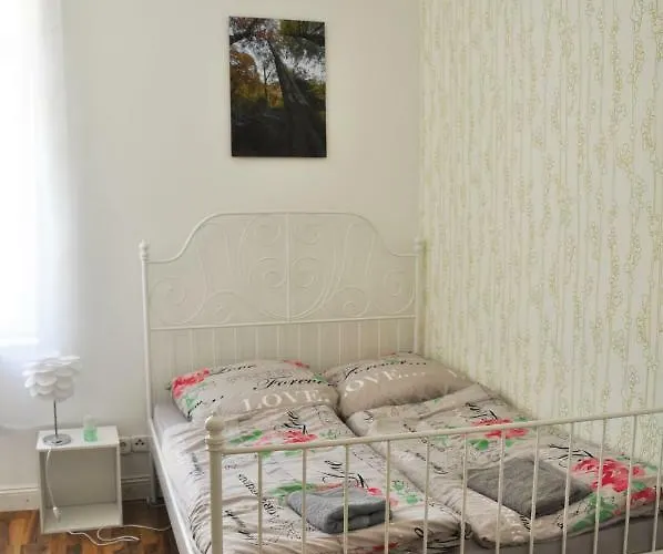 Kwatera prywatna & *