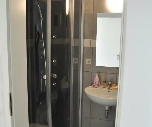 Kwatera prywatna & *